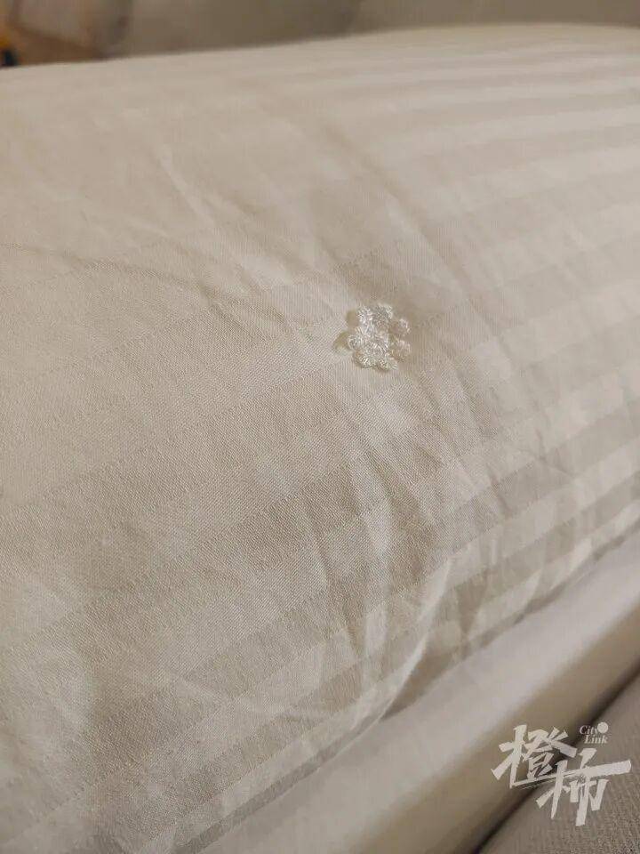 世界杯代理_“半夜醒来世界杯代理，老公一个人坐客厅剥茧！”一家三口养1.2万只蚕宝宝，耗时17天剥茧、煮茧、拉蚕丝兜，终于变成2床蚕丝被，儿子盖上10分钟入睡