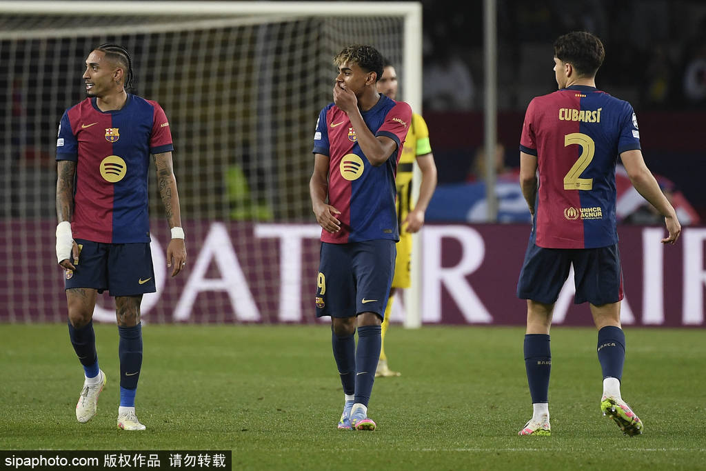 南美洲球会杯_欧冠-莱万2球弑旧主亚马尔拉菲尼亚破门 巴萨4-0多特