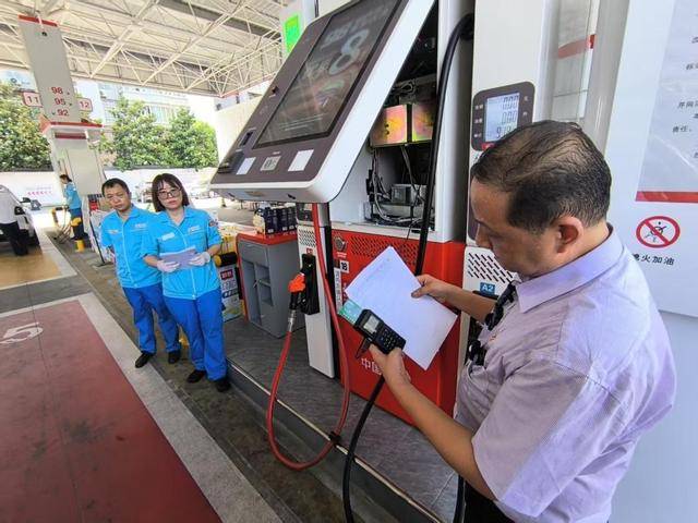 皇冠信用网代理流程_汽车加完油皇冠信用网代理流程，留在加油枪和油管里的油计费吗？