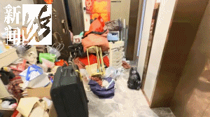 皇冠体育App下载_垃圾堆满皇冠体育App下载,臭到离谱!上海顶流豪宅业主也拾荒?邻居直呼倒大霉,不能忍!