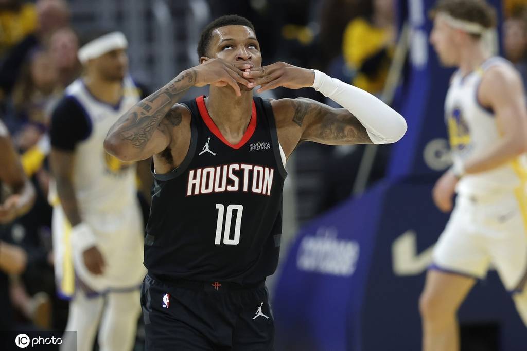 WNBA美国女子职业篮球联赛_值WNBA美国女子职业篮球联赛!火箭与小史密斯达成5年1.22亿美元提前续约