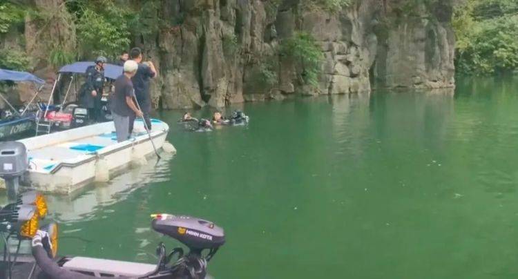 皇冠信用盘在哪里开通_湘西男子水下失联5日成功获救皇冠信用盘在哪里开通，救援人员：靠喝水为生，只能弓着腰坐在气室内