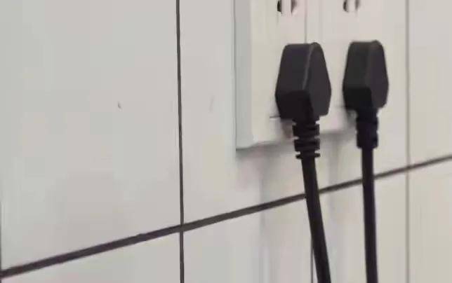 大连英博vs成都蓉城_拔几个插头收费300元大连英博vs成都蓉城!男子质疑啄木鸟“维修刺客”:他就没有修