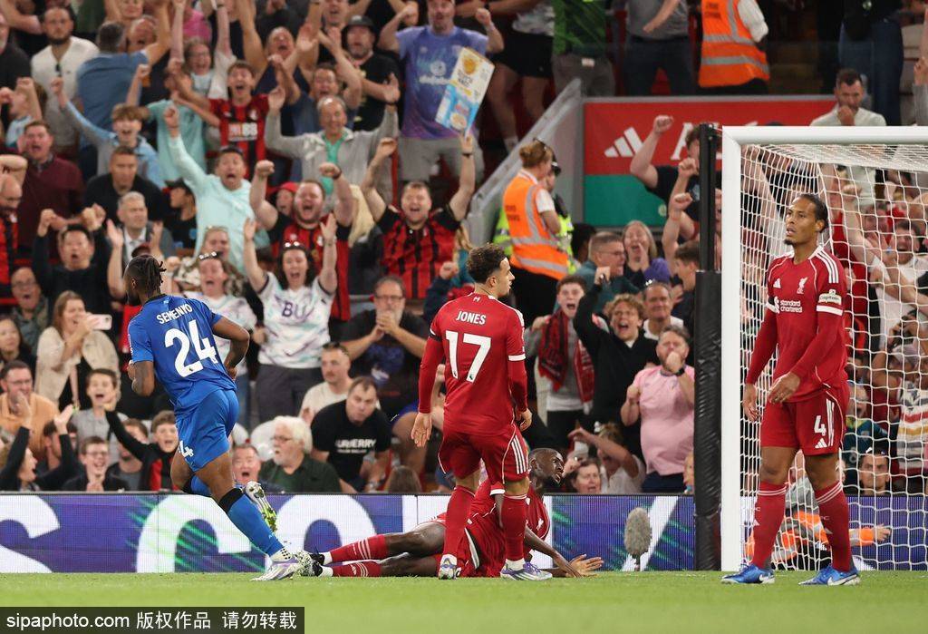 皇冠信用網如何开户_英超揭幕战-埃基蒂克传射萨拉赫破门 利物浦4-2伯恩茅斯