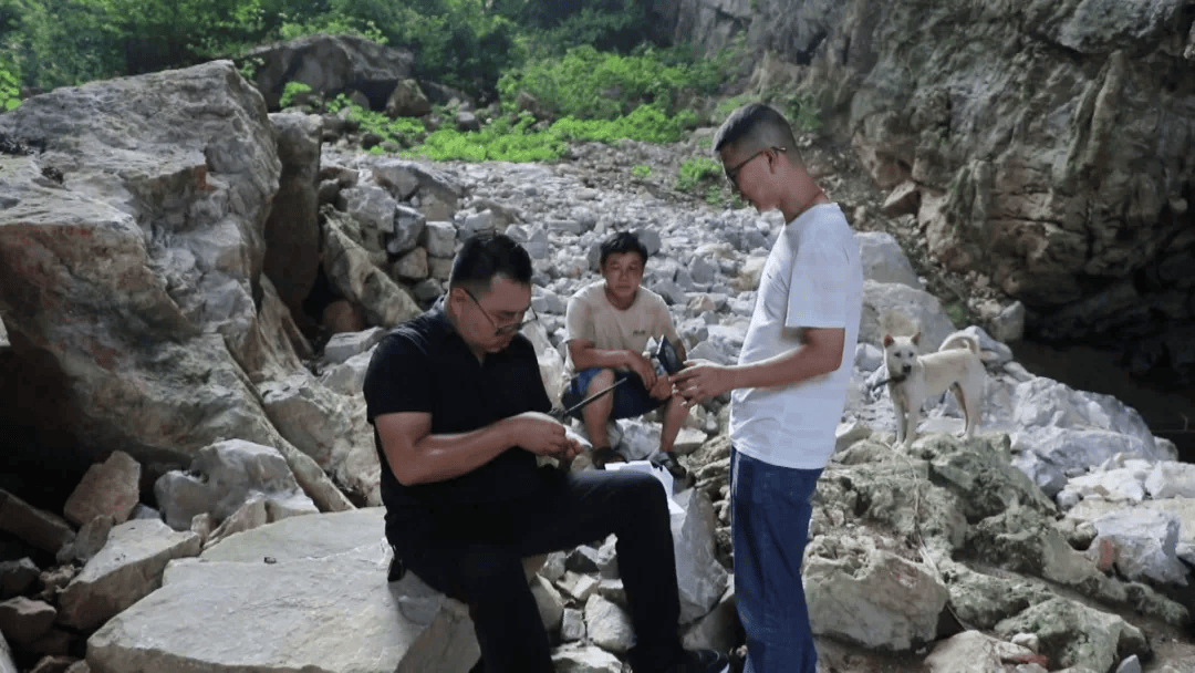 波兰超级联赛
_广西一村疑现大型野生动物:脚印如拳大波兰超级联赛
,目击者称其黄黑相间,当地已装监测设备