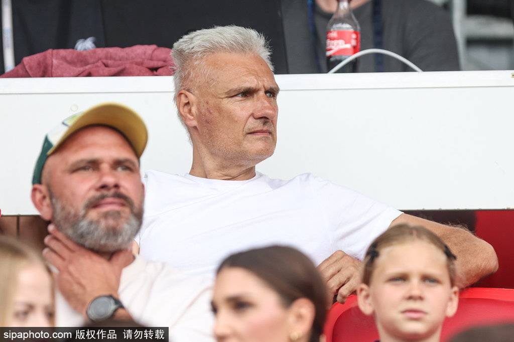 法国甲组联赛 _河南4-0大连英博：纳萨里奥的妙传与阿奇姆彭的绝妙射门