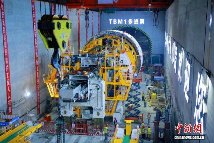 意大利甲组联赛_湖北宜昌：国产最大直径敞开式硬岩掘进机始发