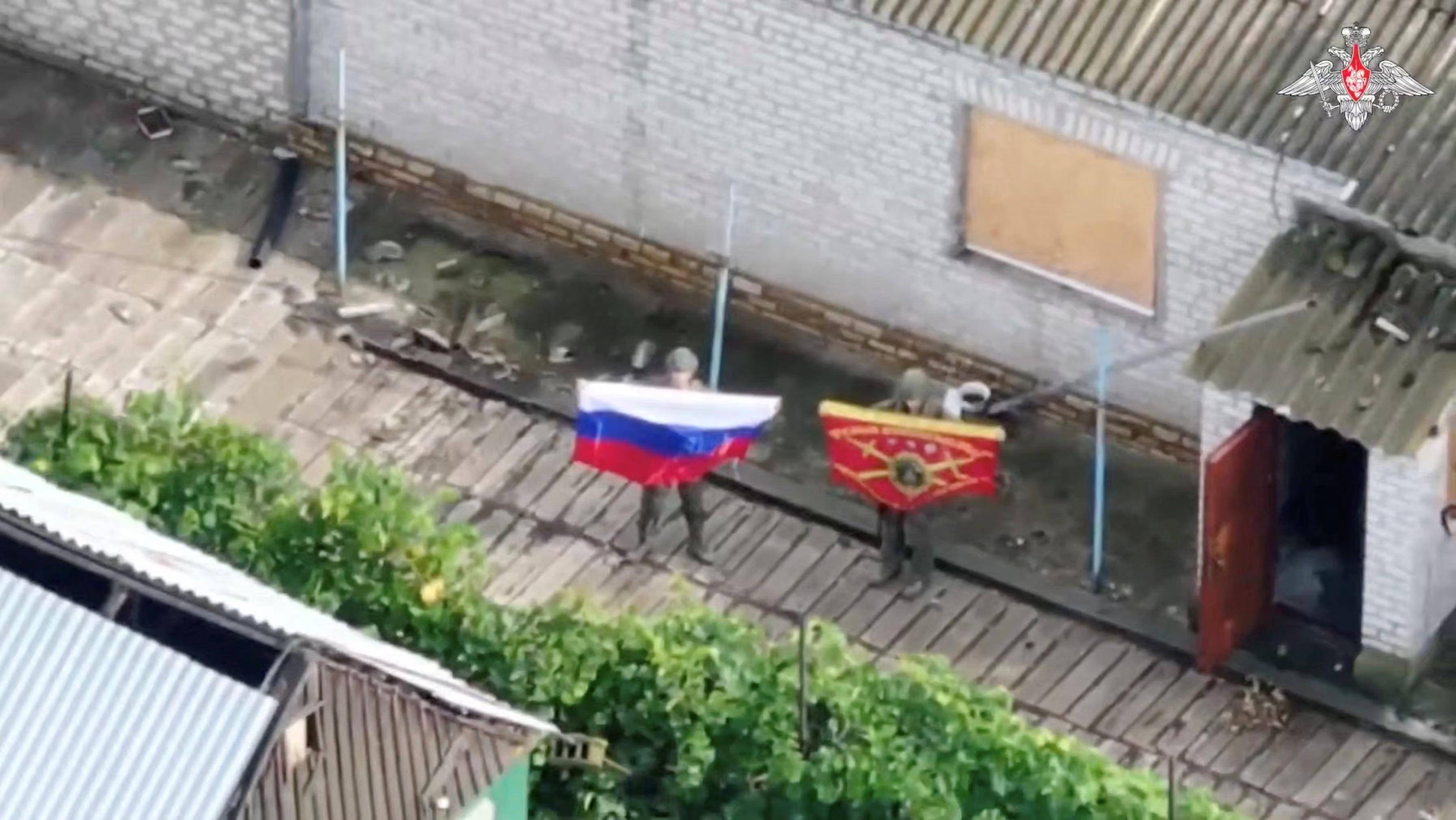 木麻黄vs阿祖里联_画面曝光木麻黄vs阿祖里联，俄副司令连同10名军官被团灭，有内鬼在帮乌特种部队？