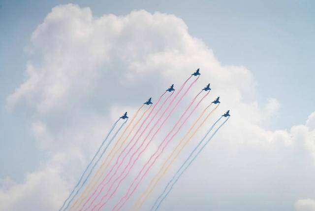 皇冠賬號_憋了几个小时皇冠賬號,外媒锐评九三阅兵:中国武器看着强,但没打过实战