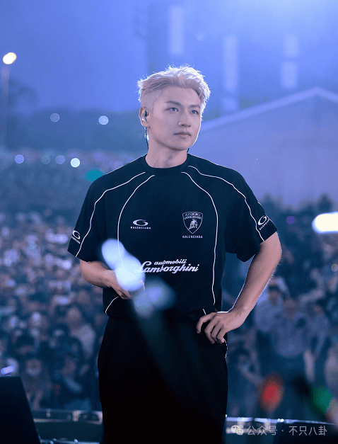 NBA篮球返水_他俩没分手但被拍到吵架了NBA篮球返水，吵得很凶......