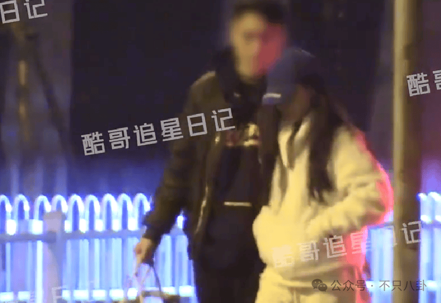 NBA篮球返水_他俩没分手但被拍到吵架了NBA篮球返水，吵得很凶......