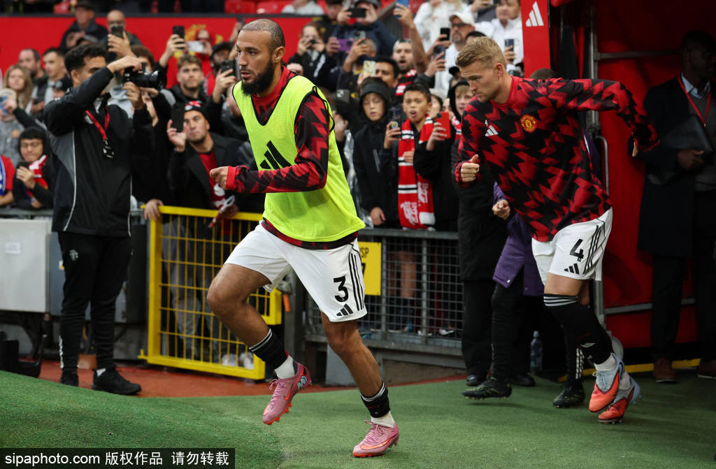 皇冠信用盘申请_小雷：或许拉爵的言论改变皇冠信用盘申请了更衣室 姆伯莫+库尼亚配得上曼联球衣