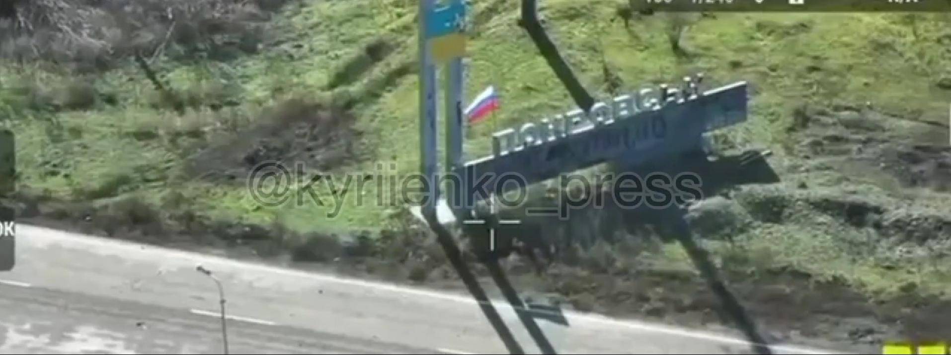 皇冠信用网代理平台_俄军敢死队向红军城突击皇冠信用网代理平台，乌军32旅谎报军情，温压弹收割平原溃兵