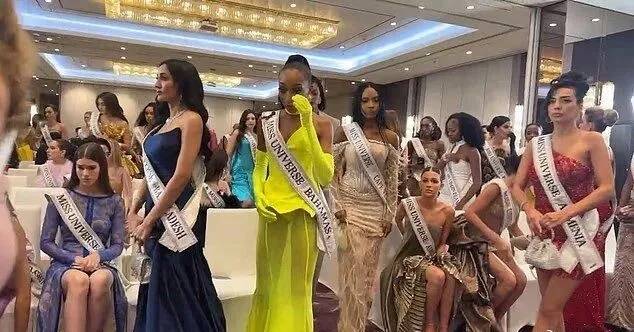 外围买球app十大平台_不满总监辱骂墨西哥选手外围买球app十大平台，2025环球小姐集体退赛，总监哭诉：我也是会受伤的普通人