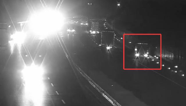 皇冠信用最新地址_电量显示还能跑60公里皇冠信用最新地址，结果十几公里就趴窝了！杭州男子在高速遇窘境，交警：冬季新能源车辆应保持电量在30%以上