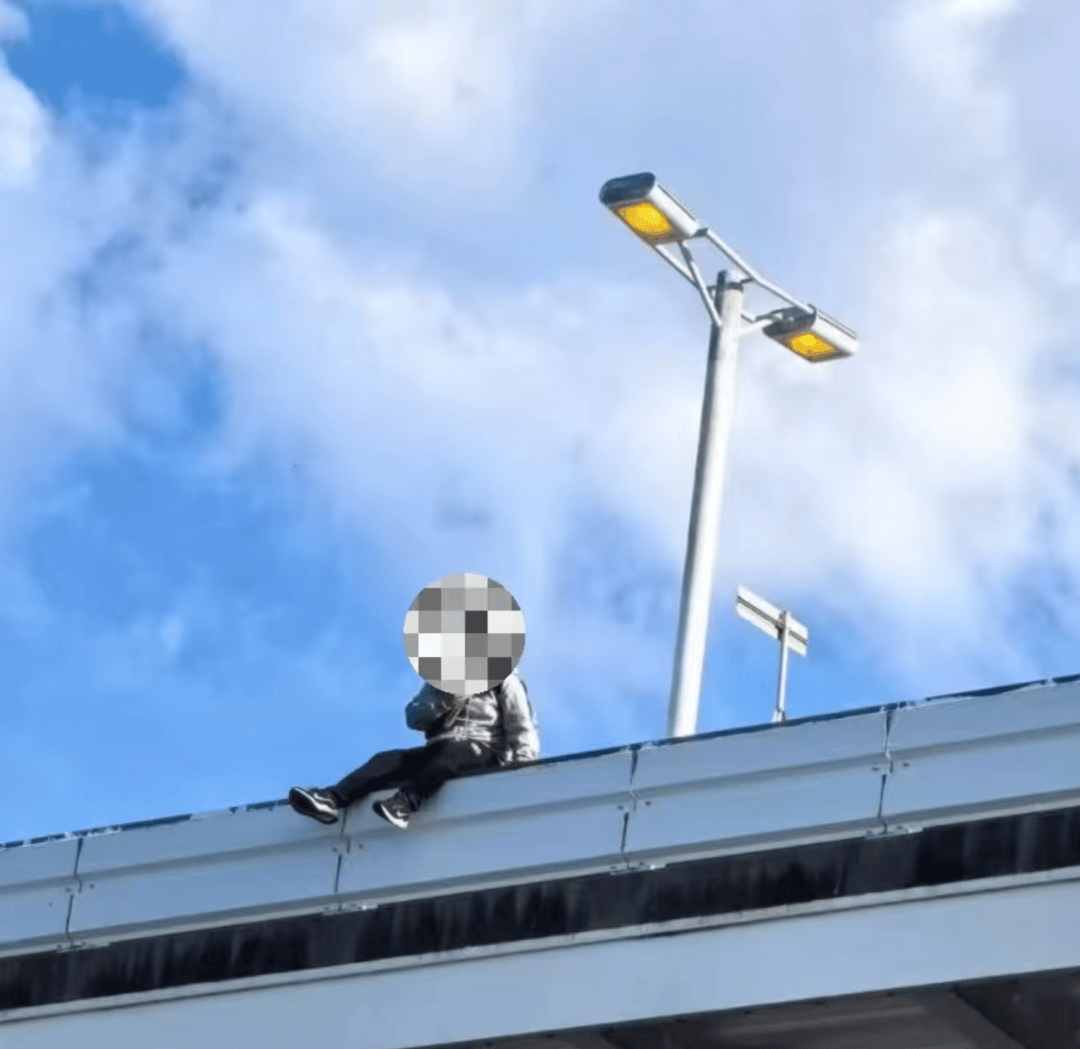 皇冠信用盘最新地址
_一名中国男子在日本关西机场坠亡皇冠信用盘最新地址
,警方:其与母亲一同赴日旅游,具体情况正在调查