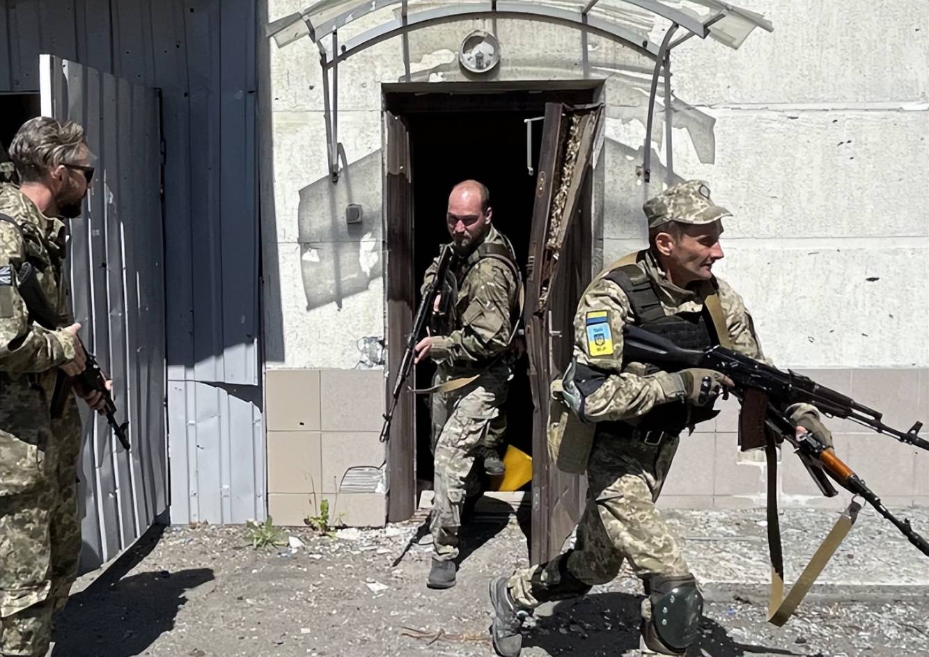 皇冠信用网注册开通
_战斗在深夜爆发皇冠信用网注册开通
,乌克兰闹内讧,特种部队和正规军发生冲突,副总司令出面都压不住火