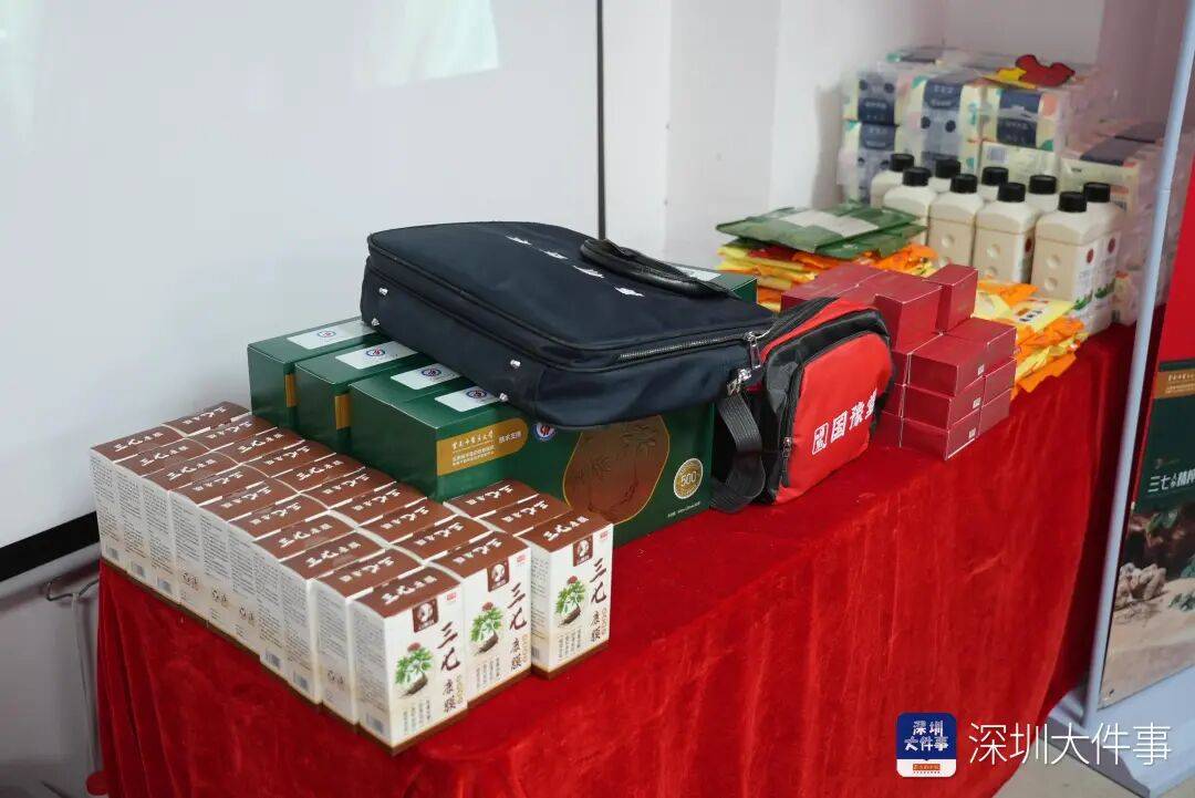 怎么申请皇冠信用网_一进店就关门!深圳一店铺被举报欺诈老人!官方突击检查怎么申请皇冠信用网,发现有人望风