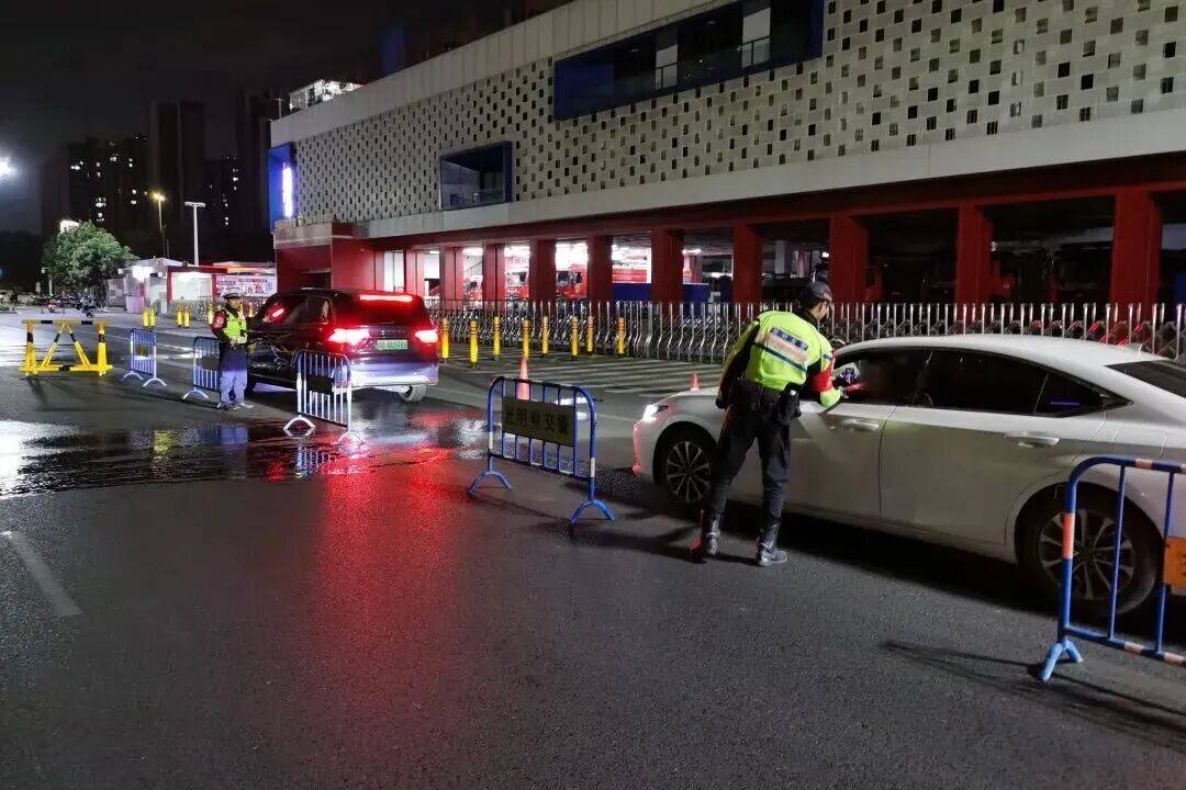 皇冠信用网账号注册_连摔6次皇冠信用网账号注册，抢救无效身亡！广东交警：将严查