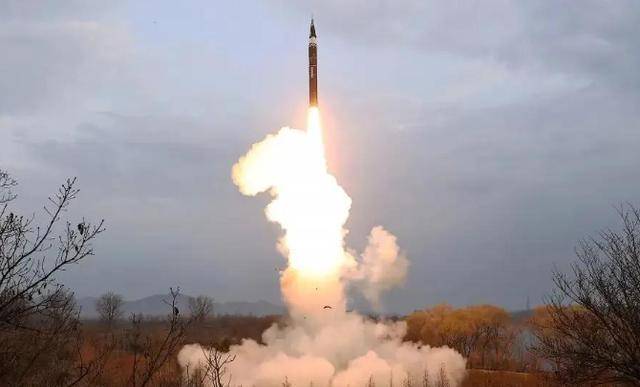 皇冠信用网代理_朝鲜发射两枚导弹皇冠信用网代理,金正恩决不重蹈马杜罗覆辙,日本开始悄悄后缩