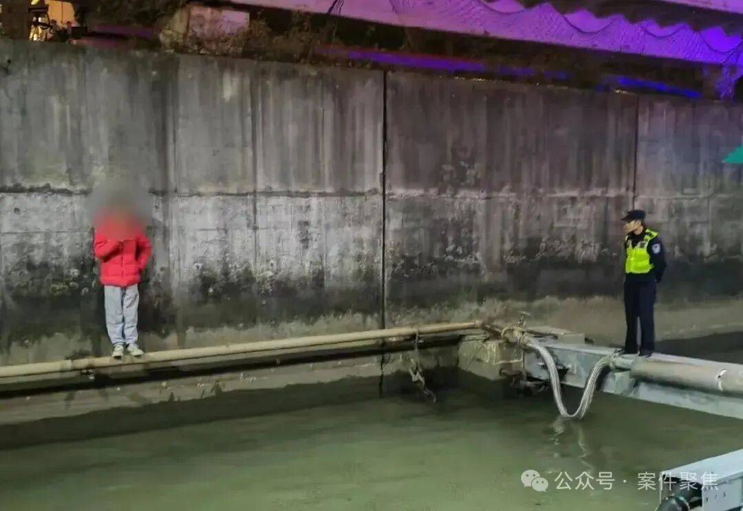 皇冠信用网代理_骗了别人18万元皇冠信用网代理，上海一男子凌晨站在黄浦江边“想抽最后一支烟”