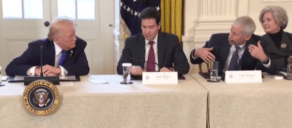 皇冠信用网
_特朗普直接把纸条内容念出来了皇冠信用网
,鲁比奥快“碎”了…