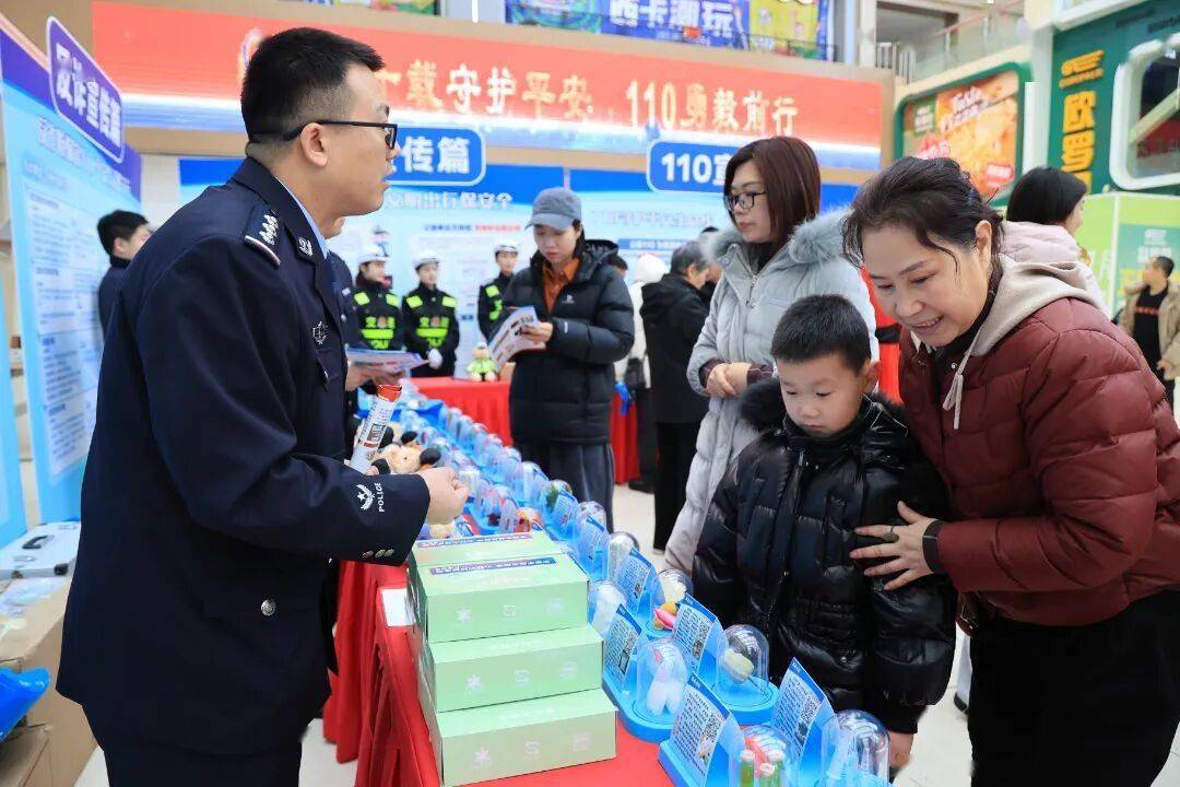 新2网址
_吉林省公安厅暨长春市公安局举行庆祝第六个中国人民警察节暨第四十个“110宣传日”活动