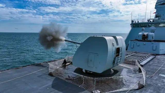 皇冠信用网_和美军差距很大皇冠信用网?官媒:无人机首次引导054B舰炮对陆攻击