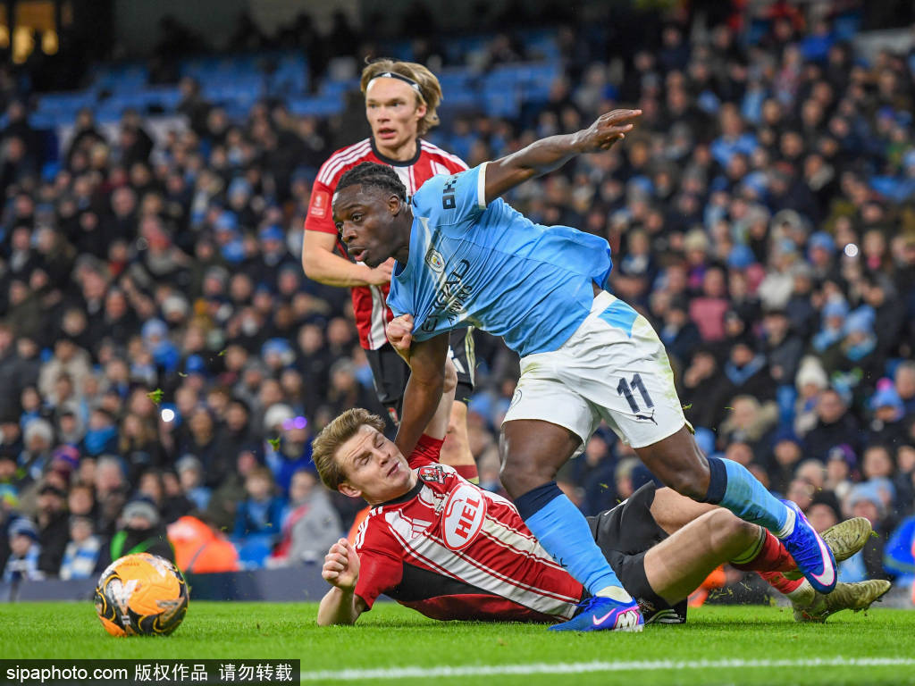 皇冠信用网会员_曼城3-0横扫纽卡!丹·伯恩失误成转折皇冠信用网会员,赖因德斯闪耀赛场