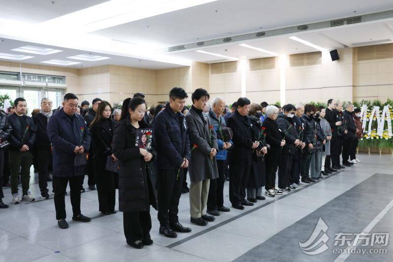 皇冠代理联系方式 _上海市民送别百岁嫩娘：从艺八十载皇冠代理联系方式 ，最后一次红装谢幕 | 组图