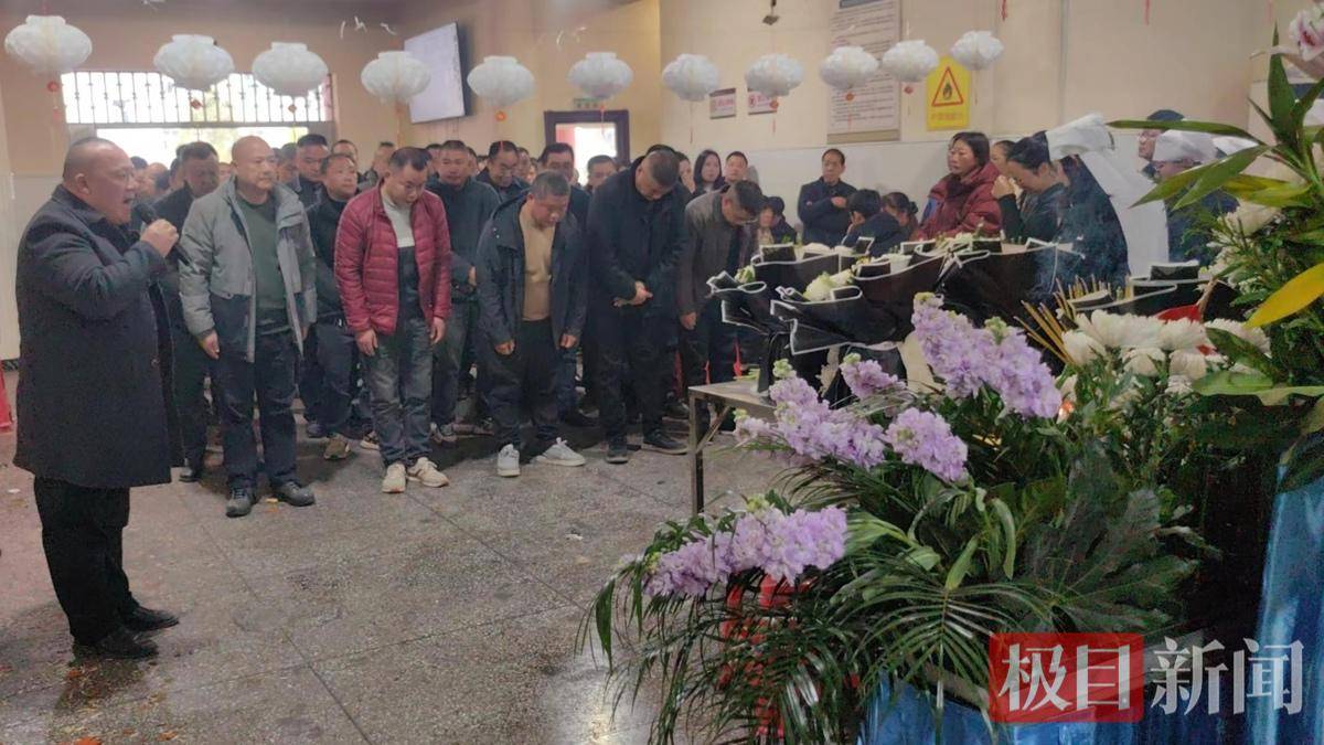 信用盘怎么注册_放弃几十万年收入返乡信用盘怎么注册，“倒贴钱”买车作公用，53岁“吉普书记”突然离世，200余民众自发送别